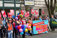 Aktivisten kontrollieren Mindestlohn in Seattle