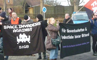 Solidaritäts-Kundgebung am 5. Dezember 2015 mit dem Hungerstreik für Mindestlohn in der JVA Butzbach, Foto von Ursula Wöll