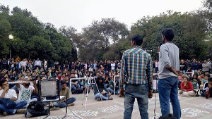 Gemeinsame Demonstration der Hondabelegschaft und der Studenten der Nehru Universität in Delhi am 19.2.2016