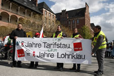 Warnstreik an der Charité CFM und Solidemo am 07.09.2016: Für Löhne die zum Leben reichen! Gegen Tarifflucht und prekäre Beschäftigung an der Charité