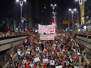 Gemeinsame Demonstration in Brasilia am 11. November 2016: Dass die Besetzungsbewegung in Schulen und Unis und Gewerkschaften zusammen gehen, ist leider die Ausnahme