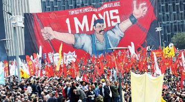 Der 1. Mai 2010 auf dem Taksim - eines der wenigen Jahre, in denen hier eine Demo erlaubt wurde
