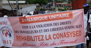 Die Maidemonstration 2017 in Gabuns Hauptstadt Libreville in Solidarität mit den Lehrergewerkschaften - kurz, bevor sie von der Polizeiüberfallen wurde
