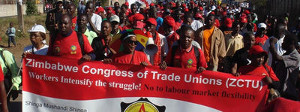 Der ZCTU auf der Ende Mugabe Demo in Harare am 18.11.2017