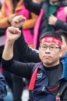 Nach mehr als zwei Jahren: Der (frühere) Vorsitzende des südkoreanischen Gewerkschaftsbundes KCTU frei gelassen!