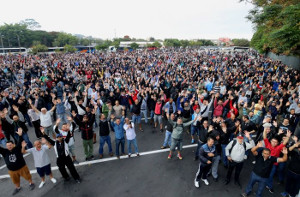 Über 7.900 der 8.000 Daimler Beschäftigten in Sao Bernardo im Streik am 14.5.2018