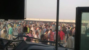Azmeel-Beschäftigte protestieren am 3.20.18 gegen Lohnrückstände - hier vor dem folgenden mörderischen Polizeieinsatz der Saudis