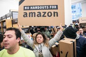 Proteste gegen die Steuergeschenke, die Amazon nach New York locken sollten waren erfolgreich, am 14.2.2019 erfolgte die Streichung des Großprojekts