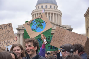 „Ändern wir das System, nicht das Klima“ in ganz Frankreich am 16.3.2019