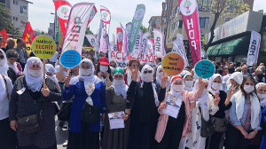Massive Präsenz kurdischer Frauen bei der Gewerkschaftsdemonstration in Istanbul am 1. Mai 2019