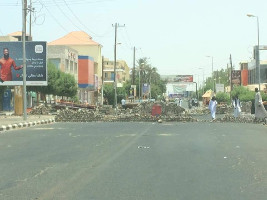 Eine von vielen Barrikaden im Sudan - hier im Norden von Khartum am 5.6.2019