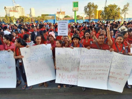 3.000 im Streik bei chinesichem Kasino in Kambodschas Hauptstadt: Wiederinstellung der Gewerkschaftsvorsitzenden erkämpft