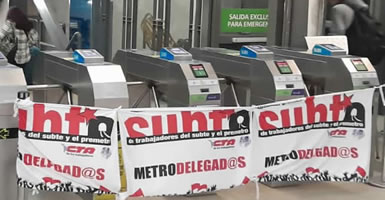 Argentinien: Gewerkschaft der Subte-Arbeiter*innen AGTSyP öffnet die Drehkreuze der U-Bahn von Buenos Aires aus Protest gegen Fahrpreiserhöhungen