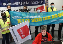 Julia Schmidt beim Verdi-Streik 2023 an der RUB