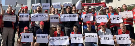 Proteste der KollegInnen bei Jenoptik und bei ZEISS: Nie wieder ist jetzt! Nach der Wahl ist es 5 vor 12 - Thüringen soll offen bleiben! (Foto: IG Metall)