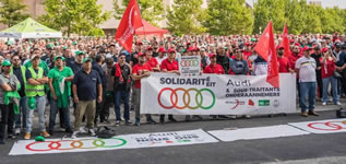 Audi-ArbeiterInnen in Brüssel streiken gegen massiven Jobabbau und Werksschließung und zelten auf dem Protestcamp